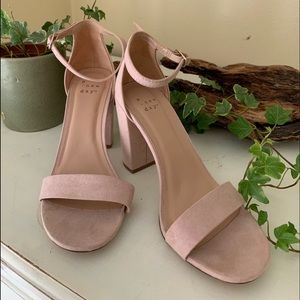 A New day Ema high block heel pump